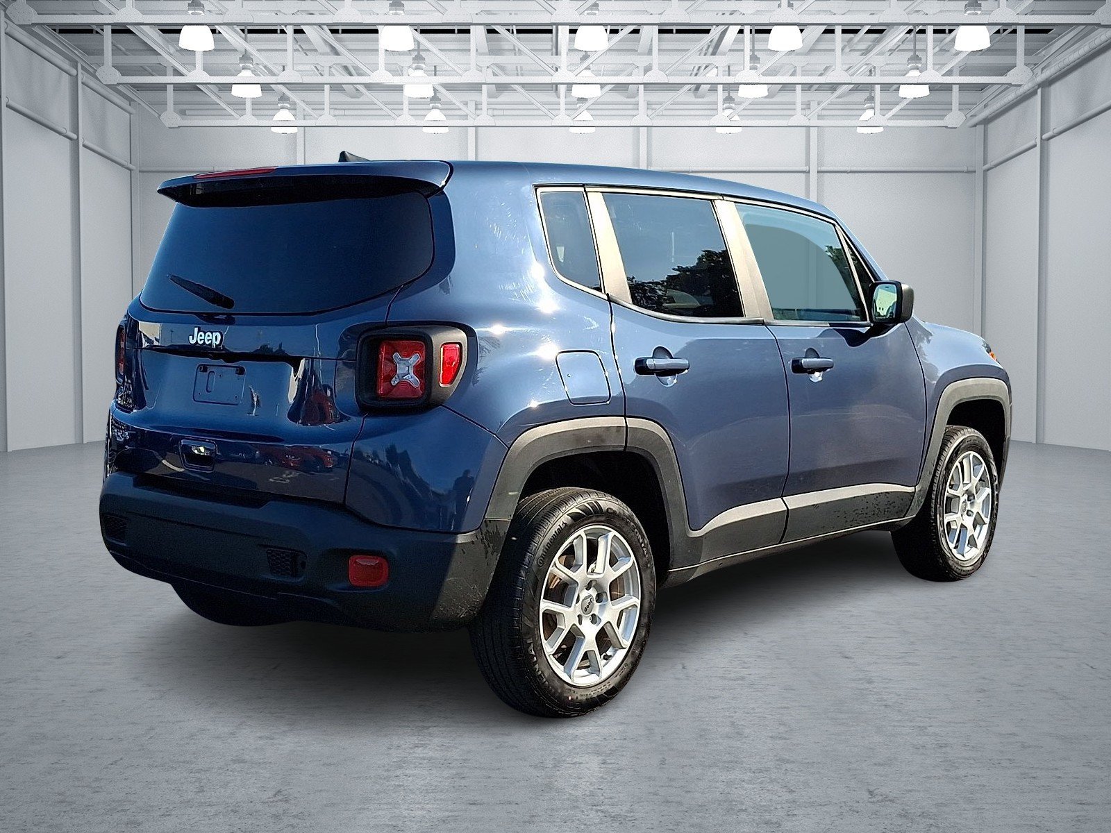 Used 2023 Slate Blue Pearlcoat Jeep Latitude image 5