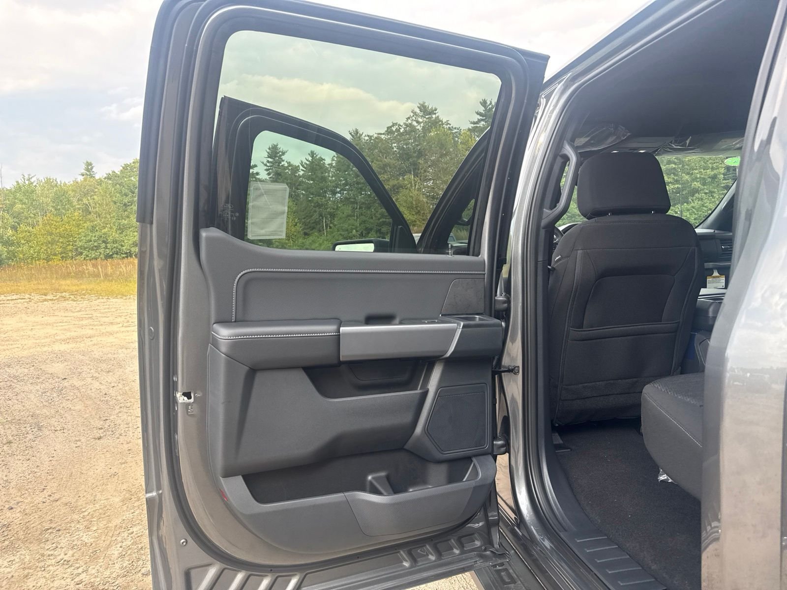 New 2026 Carbonized Gray Metallic Ford XLT image 18