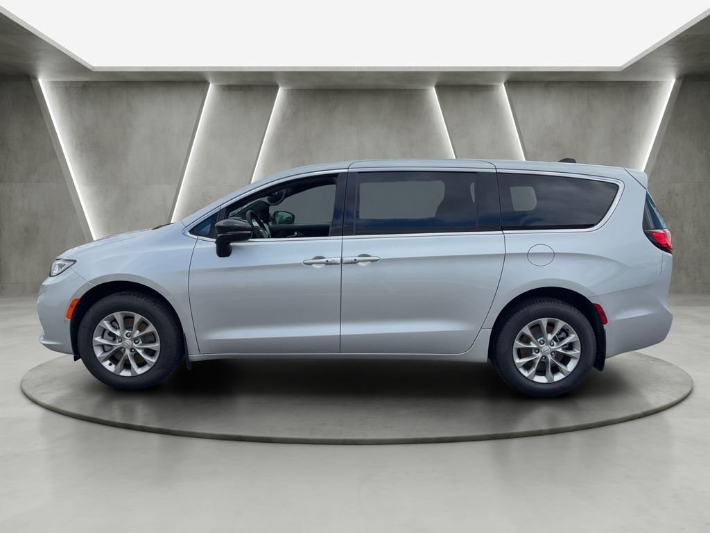New 2026 Silver Mist Clear-Coat Exterior Paint Chrysler Select image 4