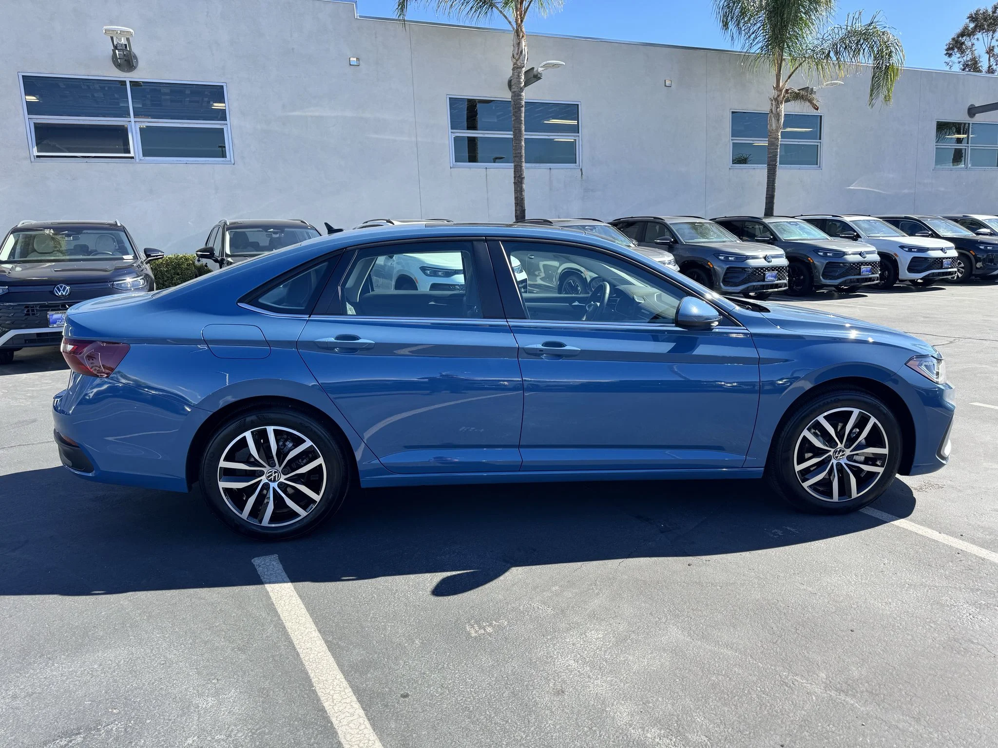 Used 2026 Monterey Blue Pearl Volkswagen SE image 9