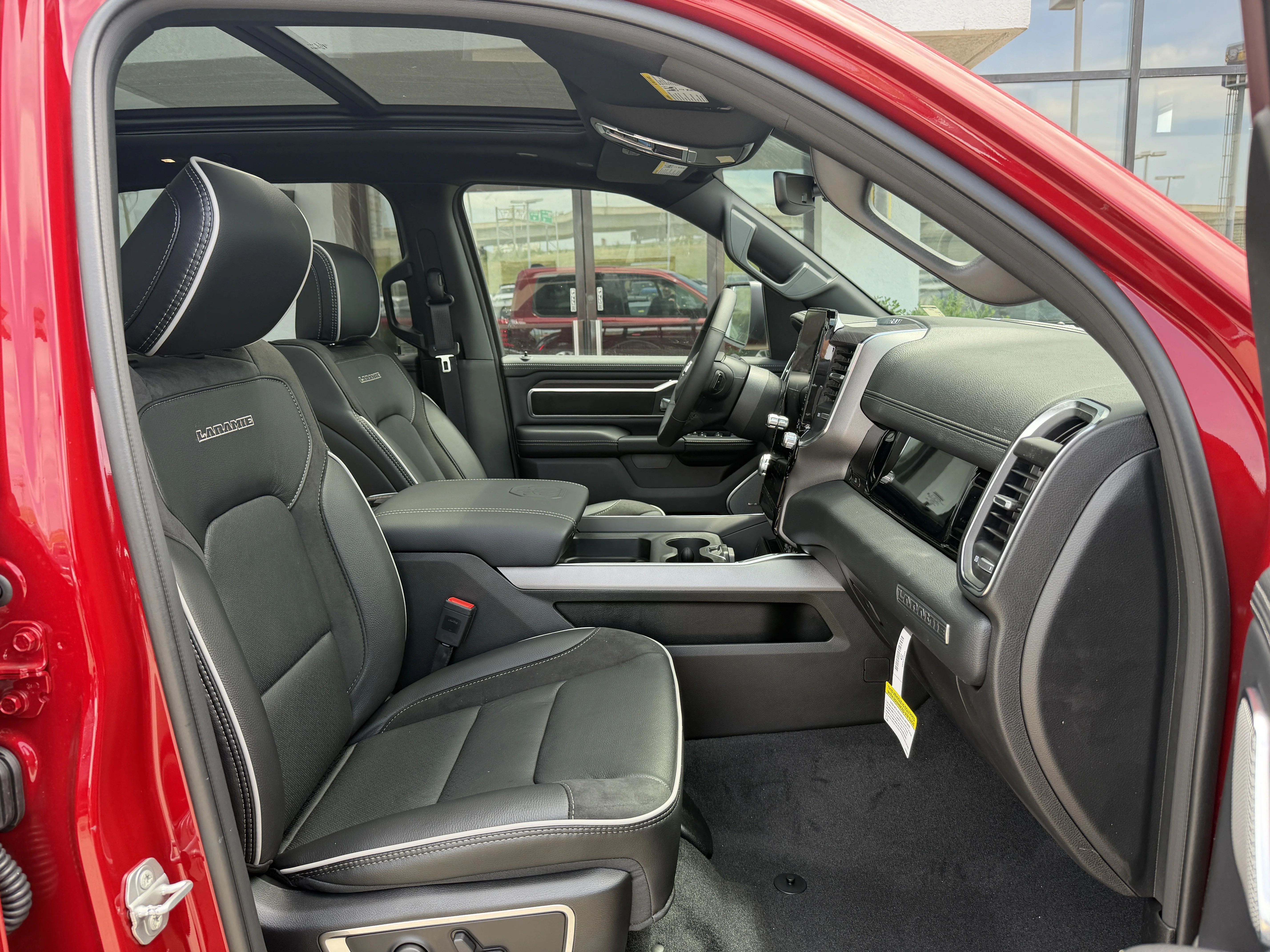 New 2026 Molten Red Pearl-Coat Exterior Paint RAM Laramie image 29