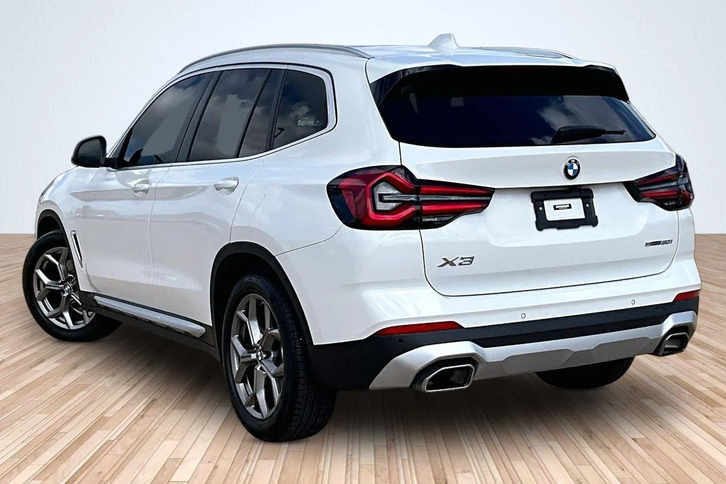 Used 2022 White BMW sDrive30i image 10