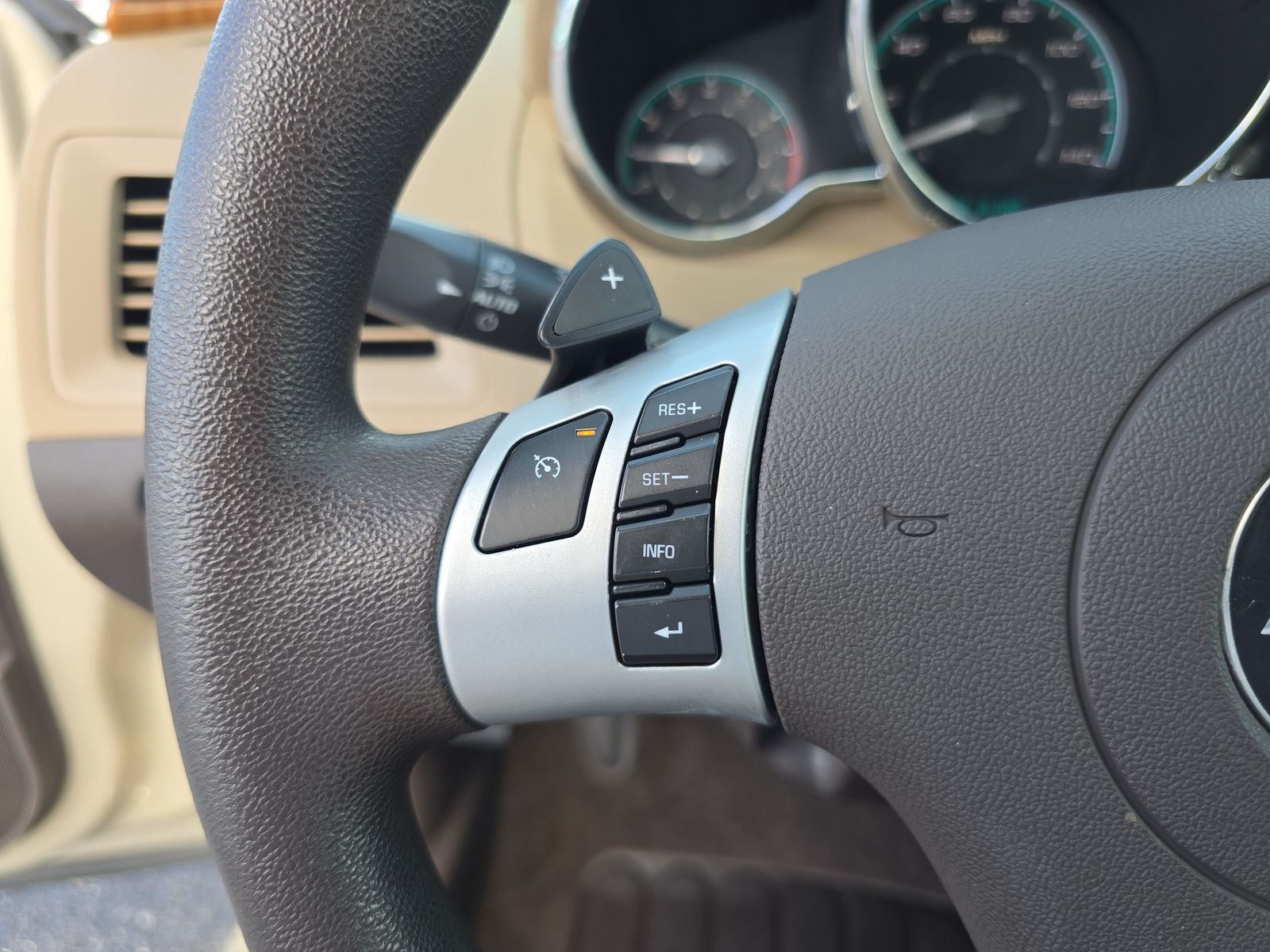 Used 2010 Gold Chevrolet LT image 19