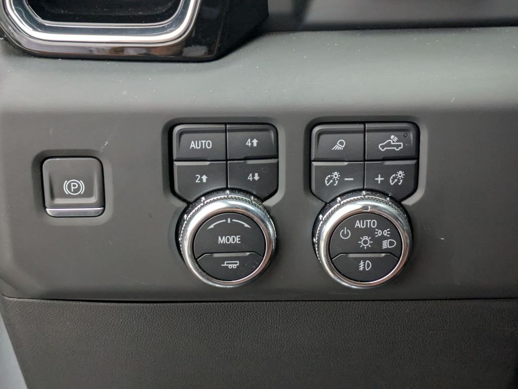 Used 2024 Silver GMC Denali Ultimate image 15
