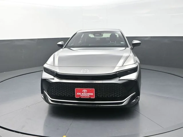 Used 2023  Toyota XLE image 2
