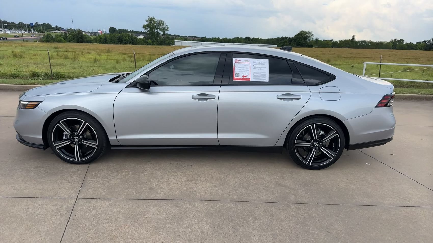 Used 2026 Silver Honda SE image 6