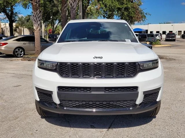 New 2025 Bright White Clear-Coat Exterior Paint Jeep Altitude image 6