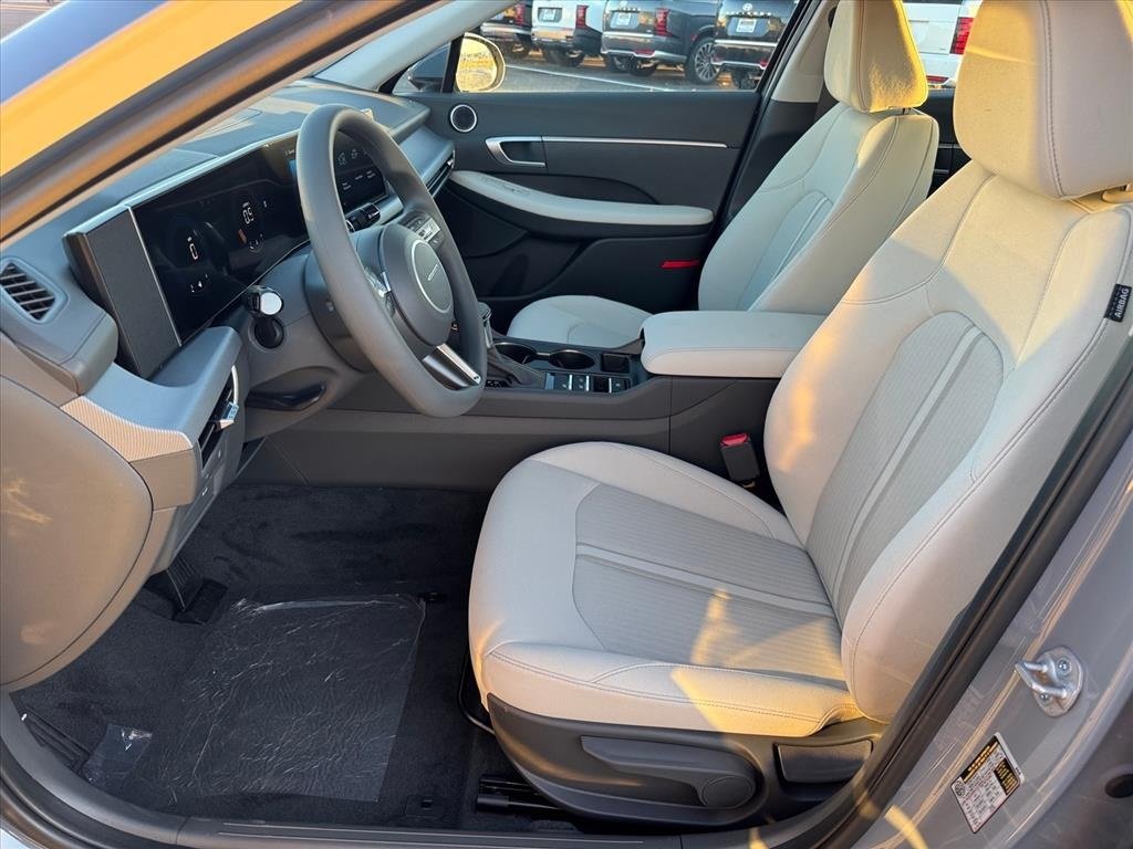 2026 Hyundai Sonata SE photo 3
