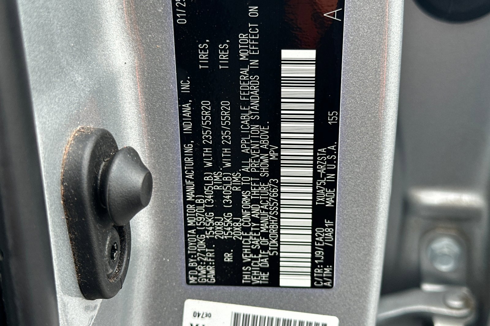 2025 Toyota Highlander LE - Photo 30