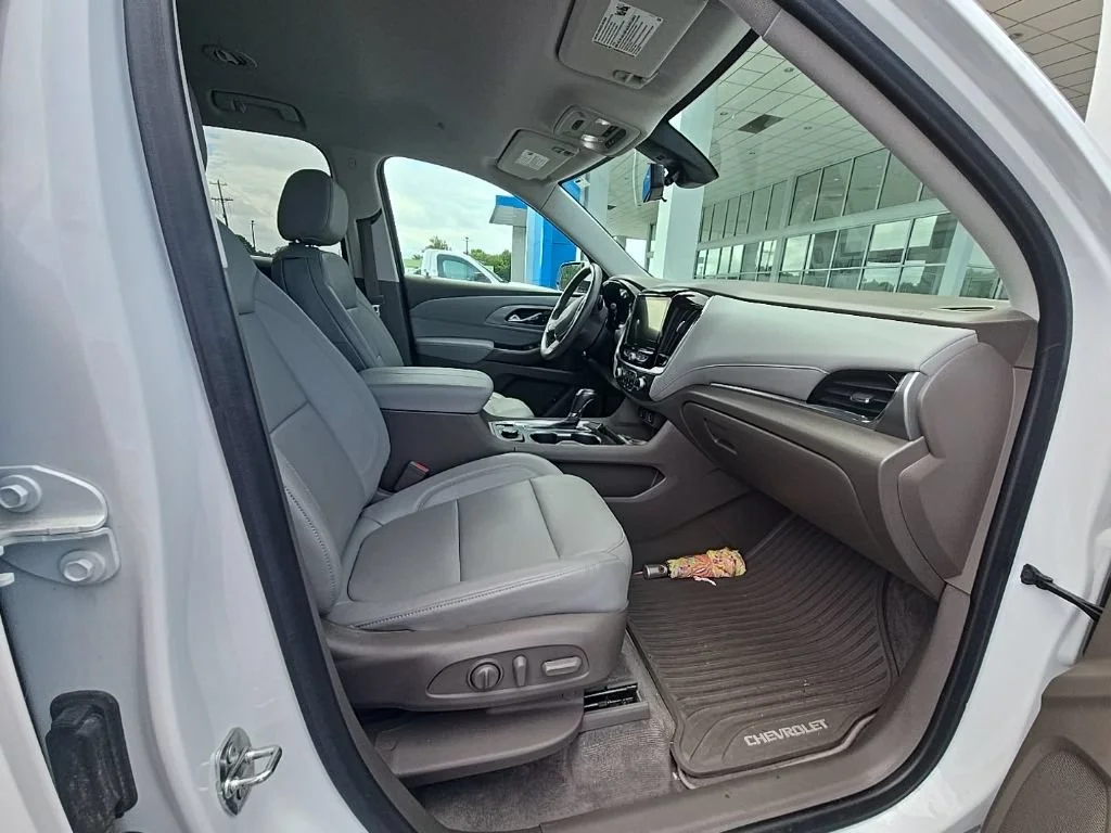 Used 2020 SUMMIT WHITE Chevrolet LT Leather image 8