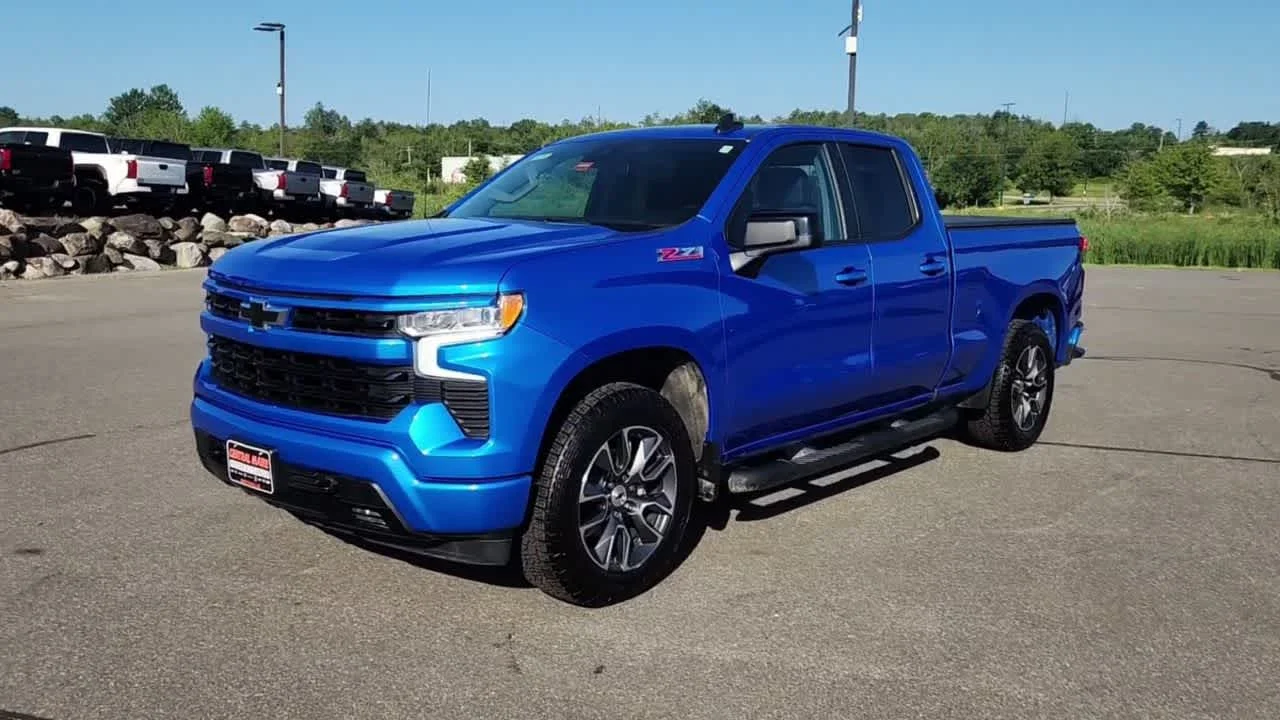 Used 2025 Riptide Blue Metallic Chevrolet RST image 4