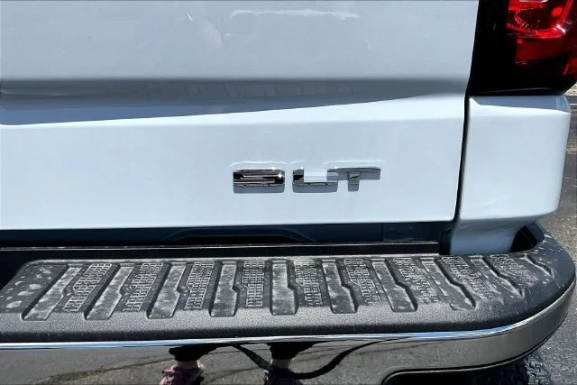 New 2026 Glacier White Tricoat GMC SLT image 8
