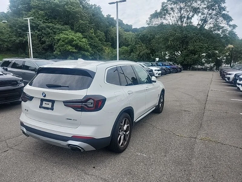 Used 2022 White BMW xDrive30i image 9