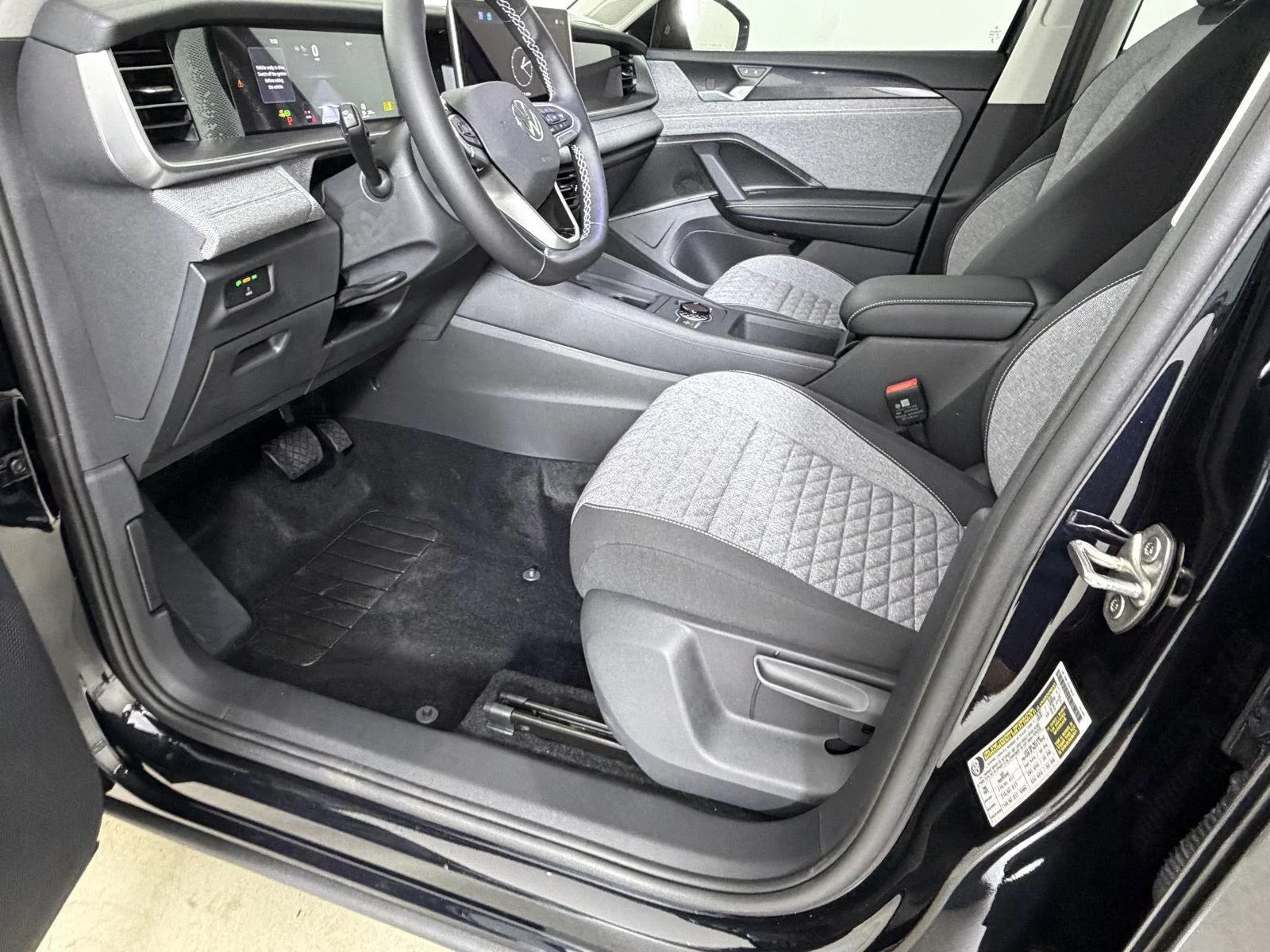 New 2026 Deep Black Pearl Volkswagen S image 9
