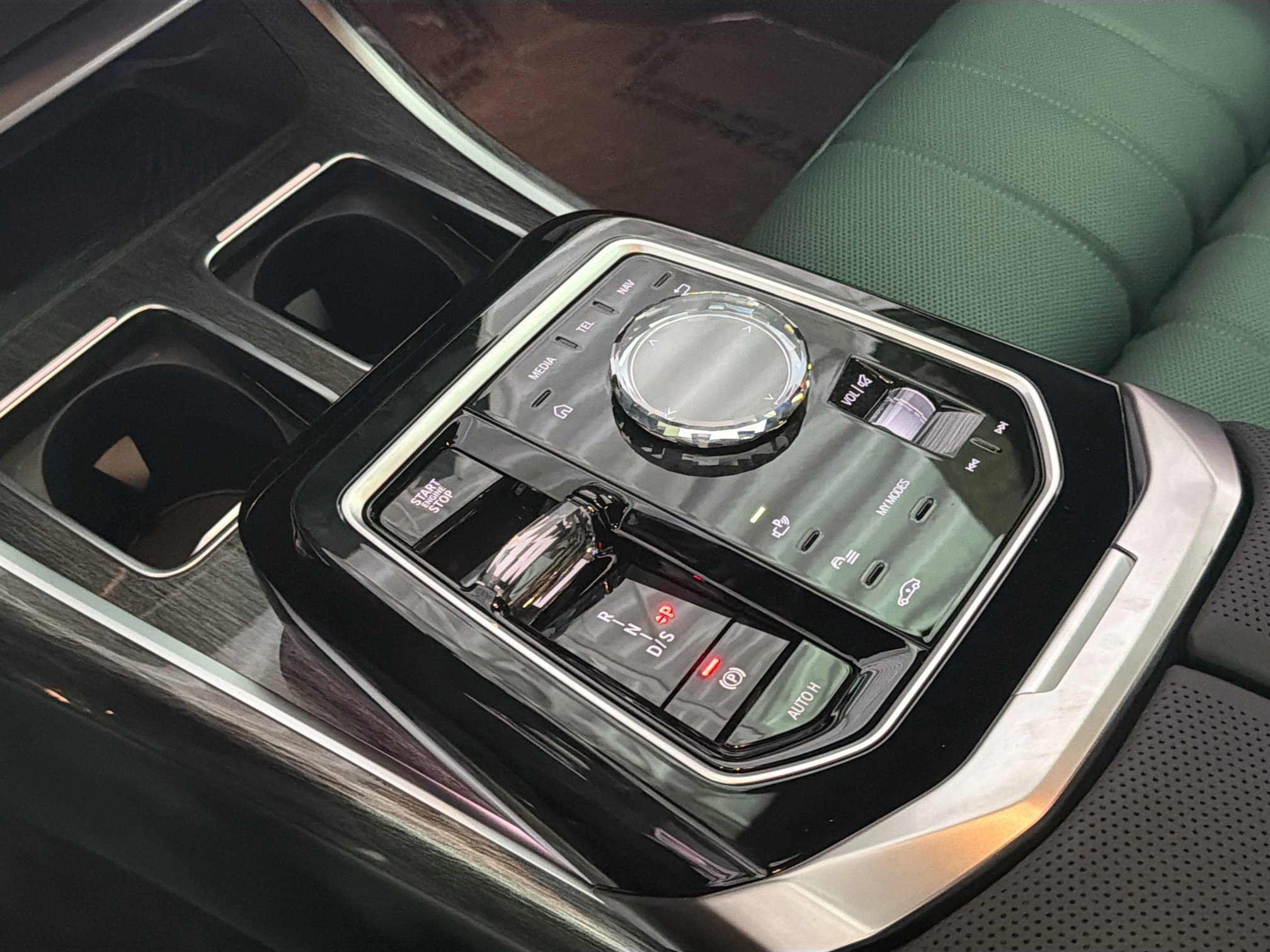 2026 BMW 7 Series 750e - Photo 26