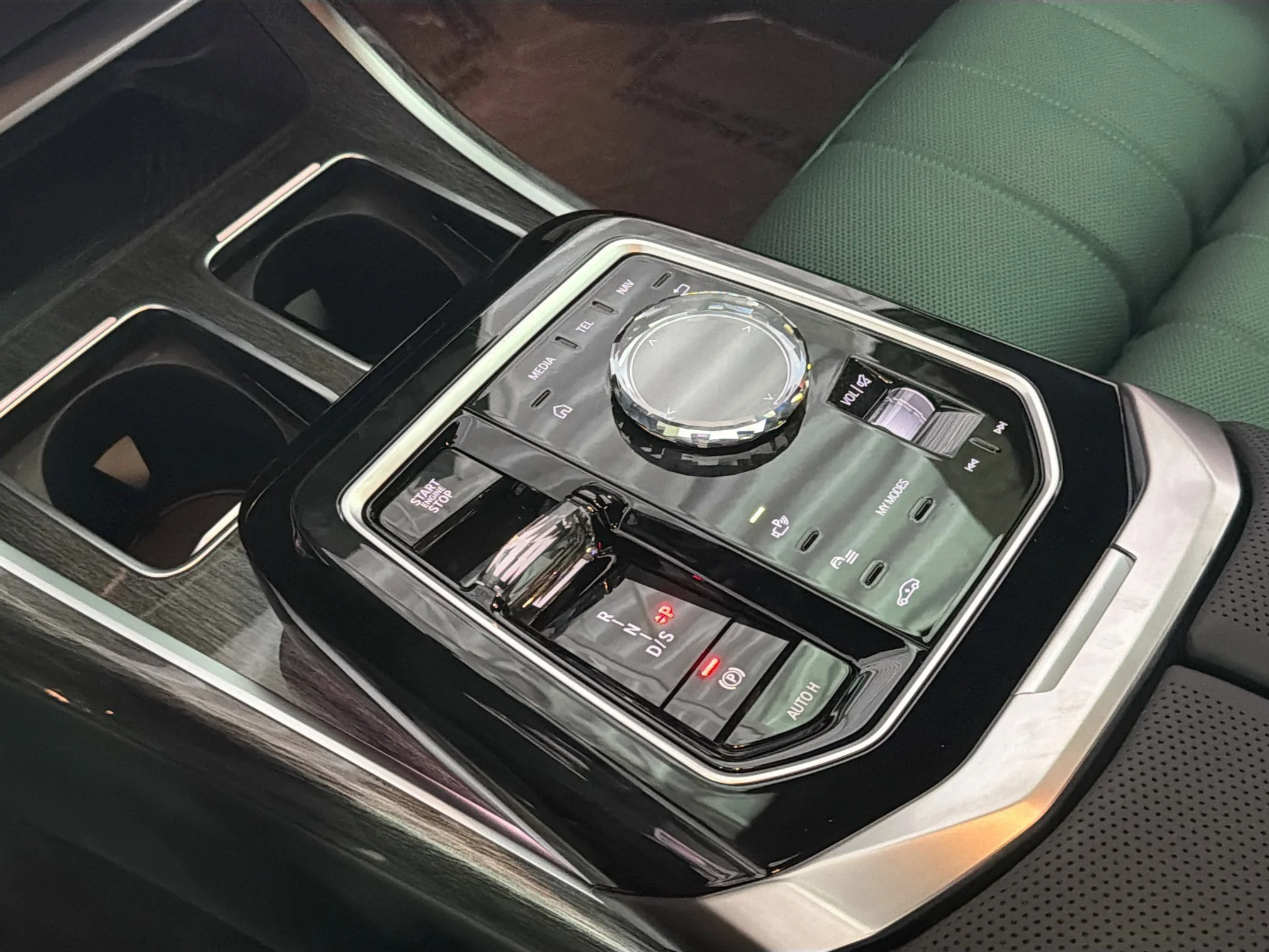 2026 BMW 7 Series 750e - Photo 26
