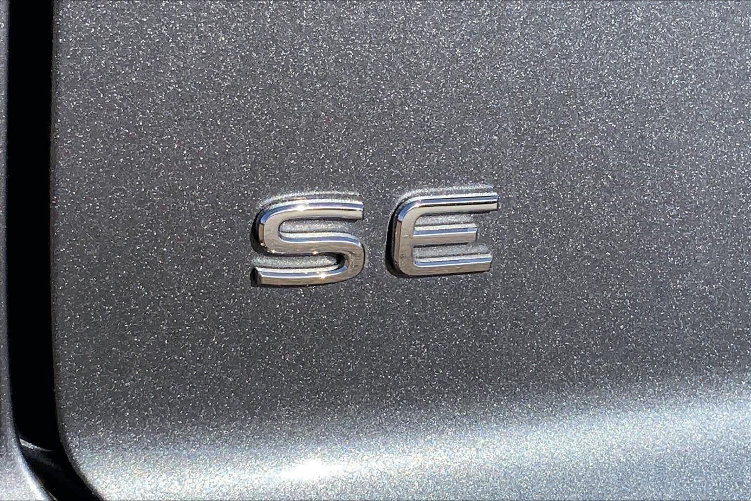 Used 2024 Platinum Gray Metallic Volkswagen 2.0T SE image 31