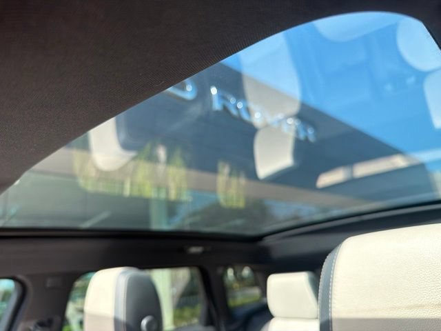 Used 2019 Silver Land Rover SE image 10