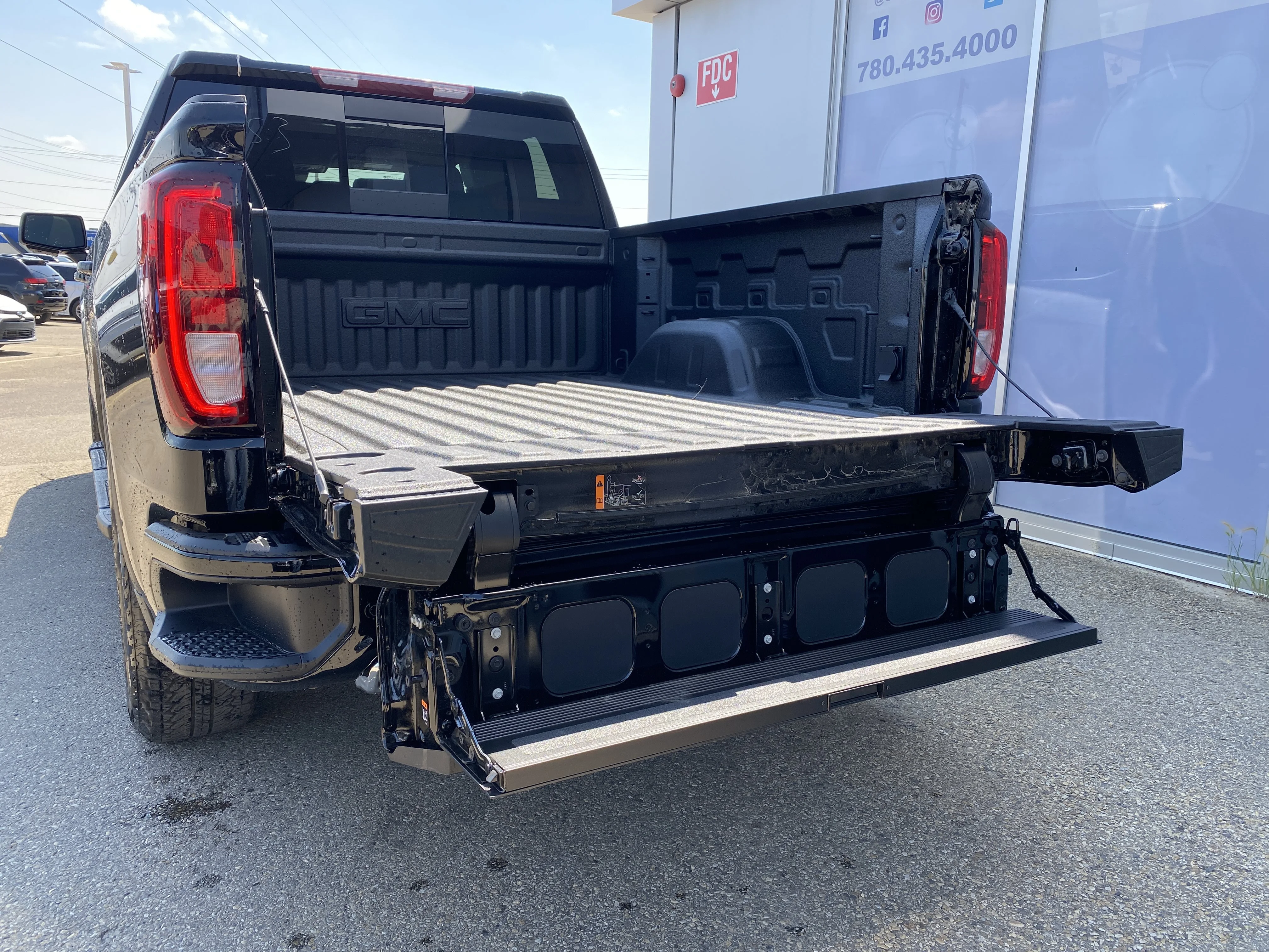 New 2026 ONYX BLACK GMC Elevation image 5