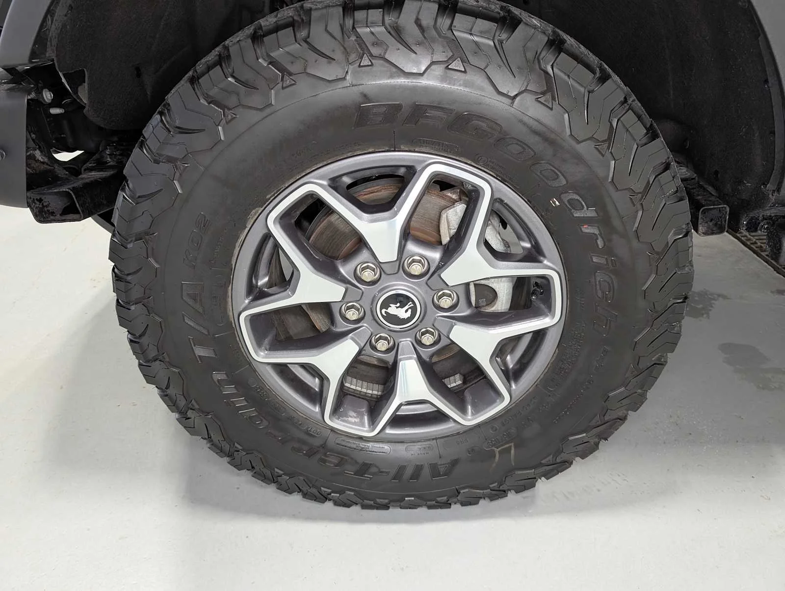 Used 2024 Shadow Black Ford Badlands image 3