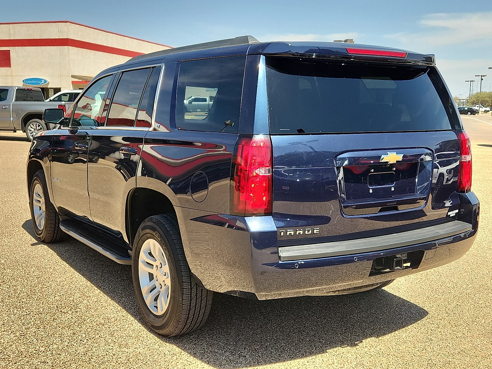 Used 2018 Velvet Chevrolet LT image 3