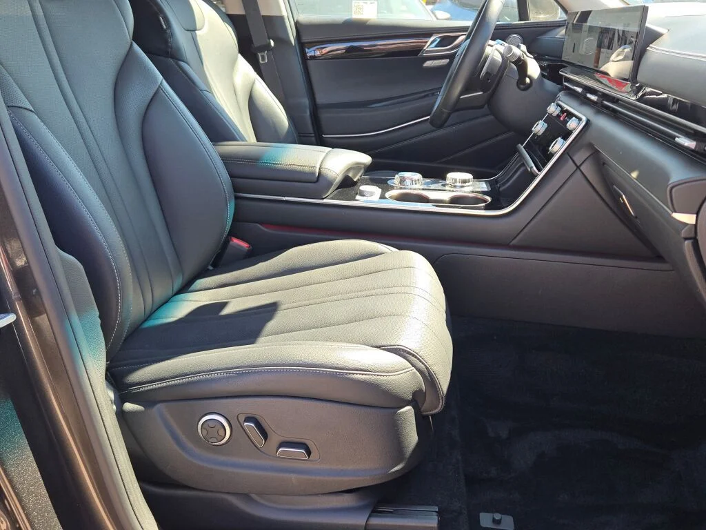 Used 2025 Gray Genesis 2.5T image 6