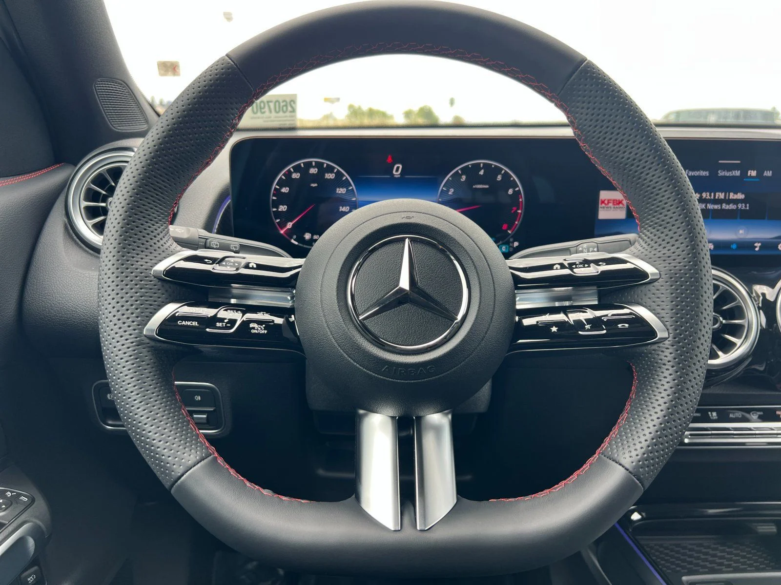 New 2026 White Mercedes-Benz GLB 250 image 25