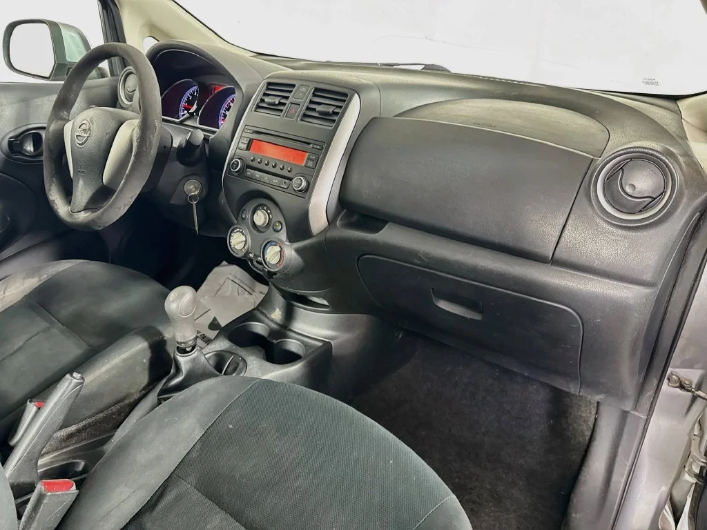Used 2014 Gray Nissan S image 31