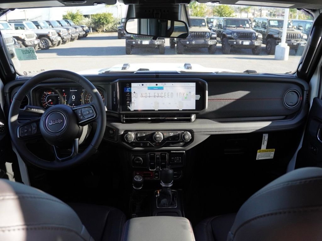 New 2026 Bright White Clear-Coat Exterior Paint Jeep Rubicon image 23