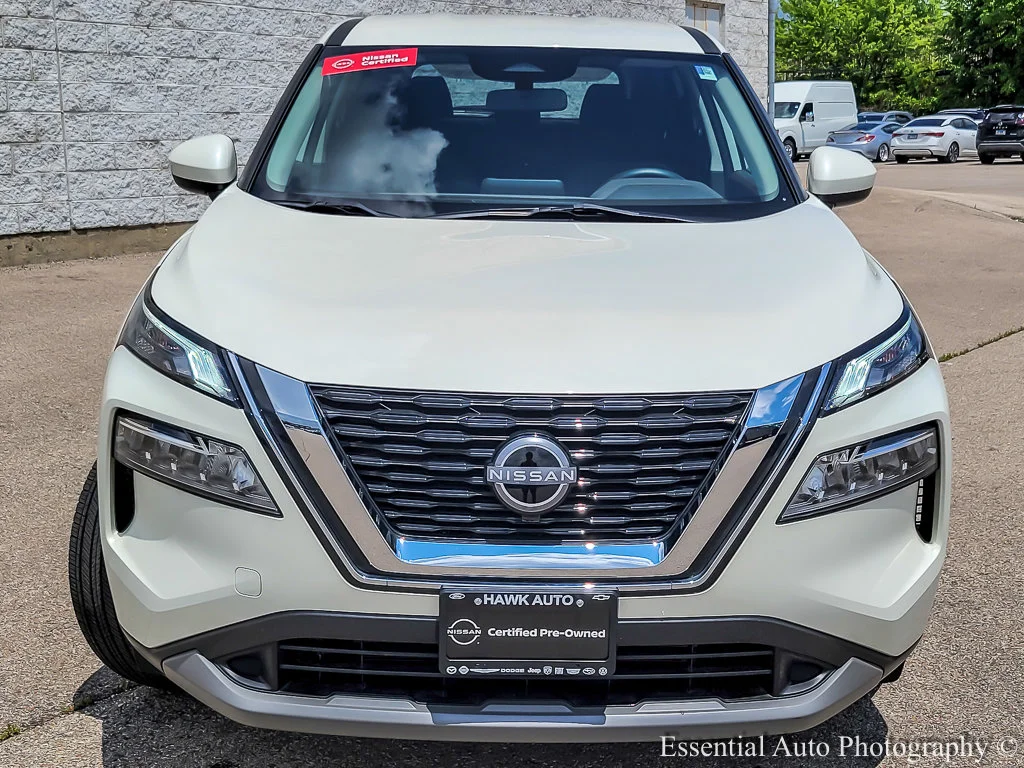 Used 2023 Pearl White Tricoat Nissan SV image 4