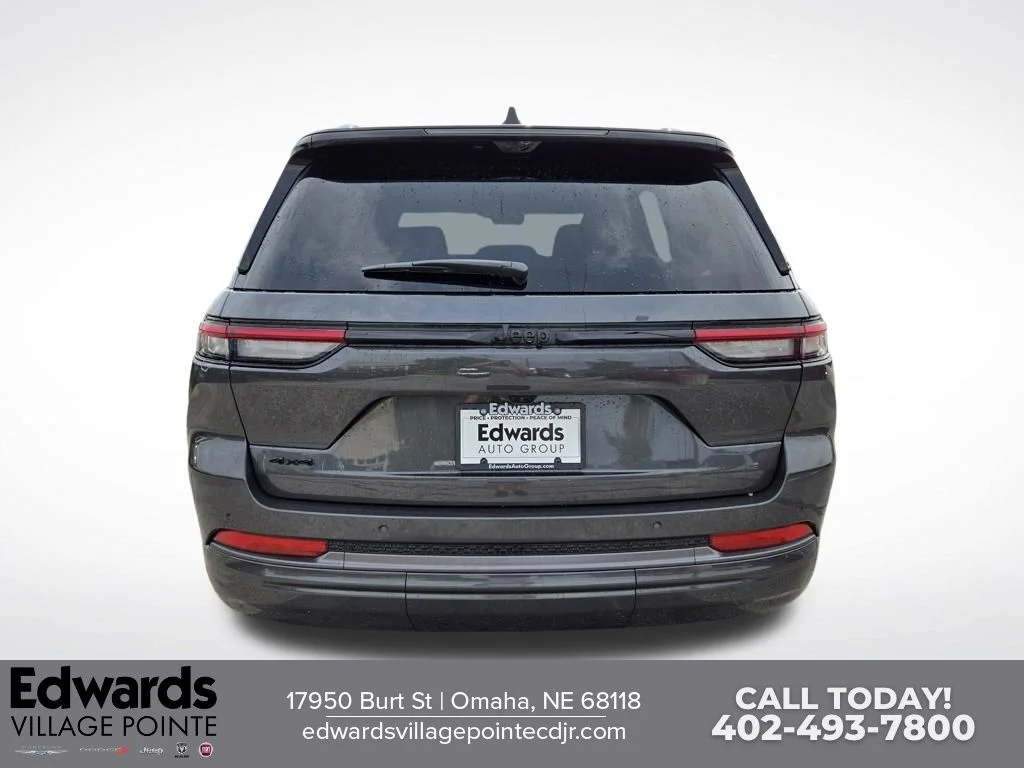 New 2026 Baltic Gray Metallic Clear-Coat Exterior Paint Jeep Limited Reserve image 4