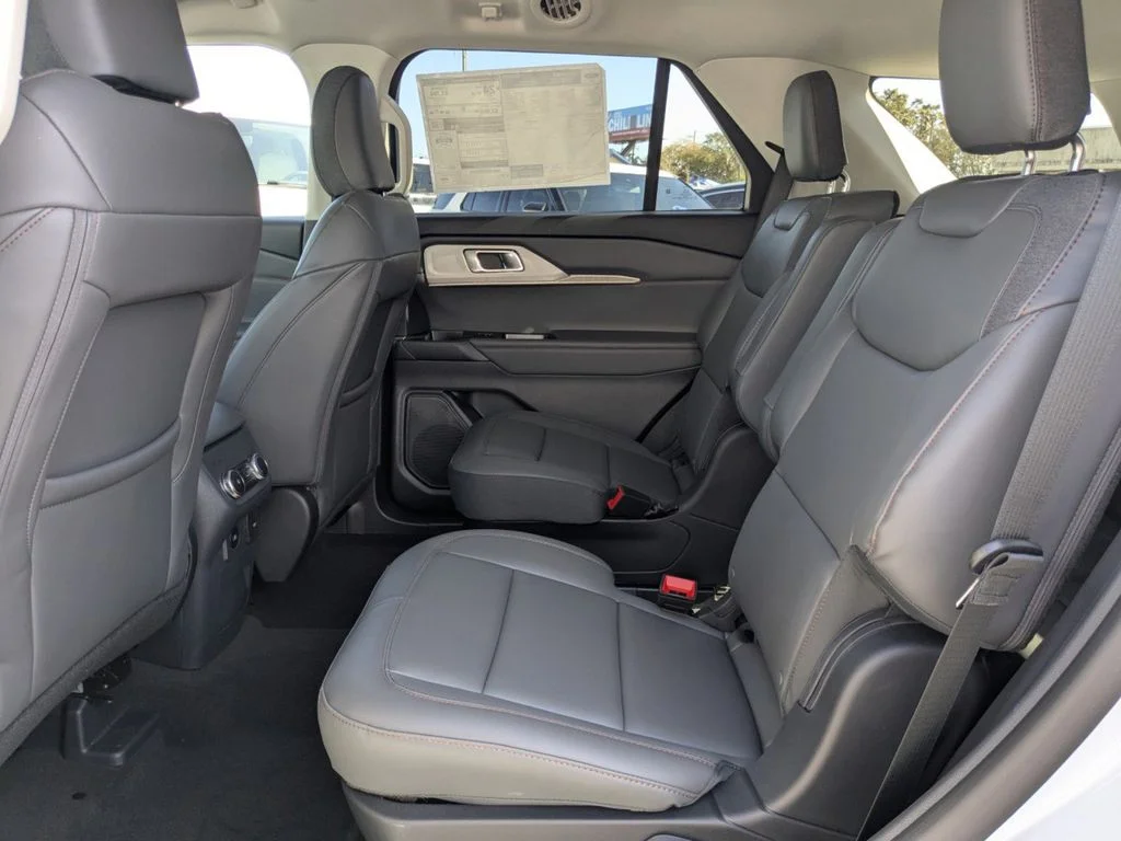 New 2026 Space White Metallic Ford Active image 15