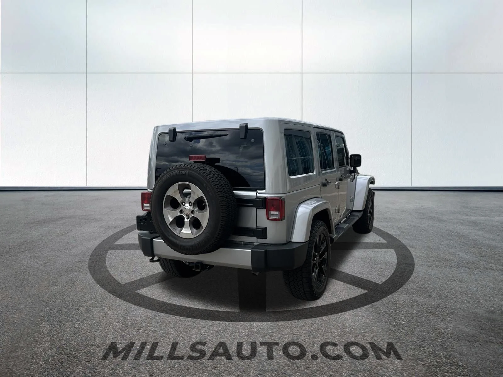 Used 2016 Billet Silver Metallic Clearcoat Jeep Unlimited Sahara image 4