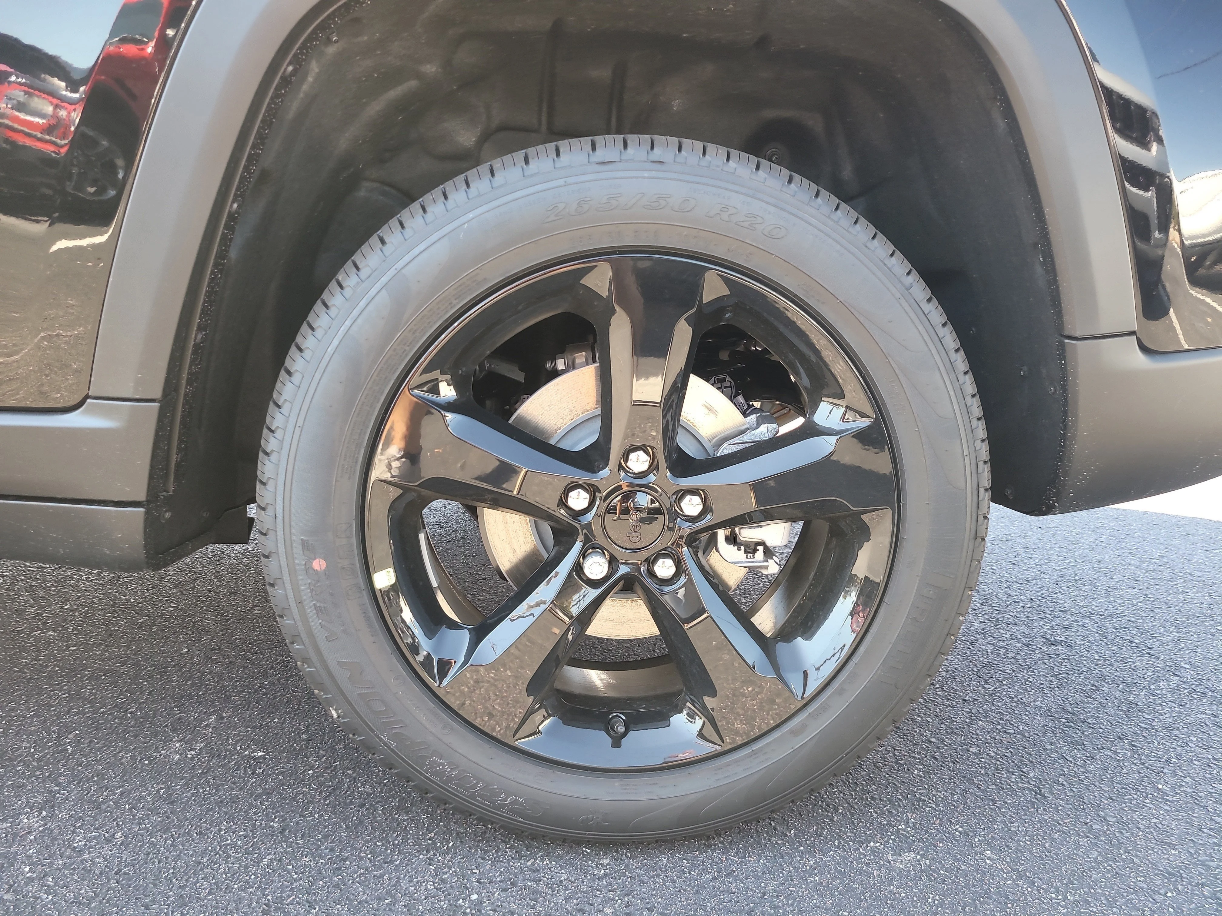 New 2026 Diamond Black Crystal Pearlcoat Jeep Limited image 9