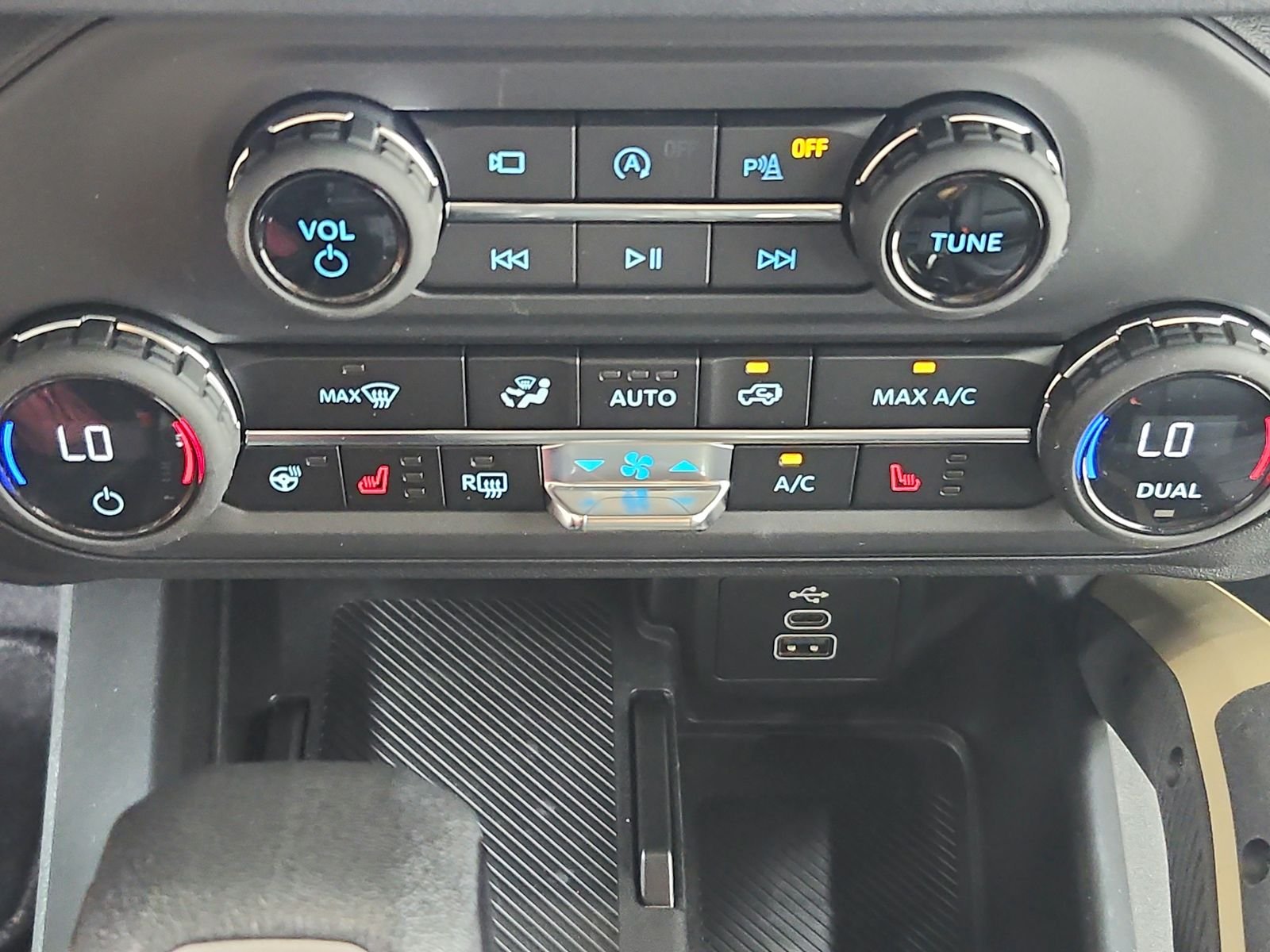 New 2026 Desert Sand Ford Badlands® image 34