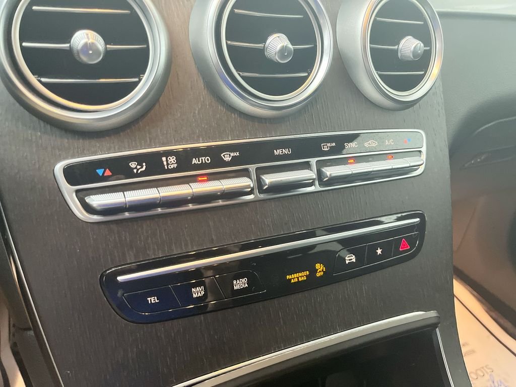 Used 2022 Black Mercedes-Benz GLC 300 image 23