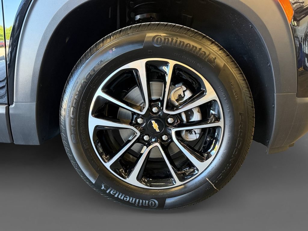 New 2026 Mosaic Black Metallic Chevrolet LT image 8