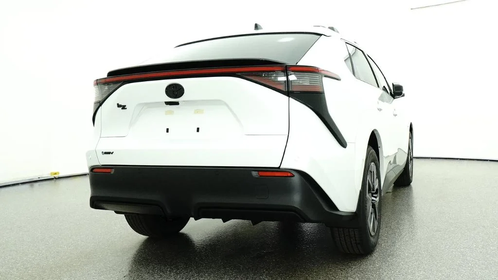 New 2026 Wind Chill Pearl Toyota XLE image 16