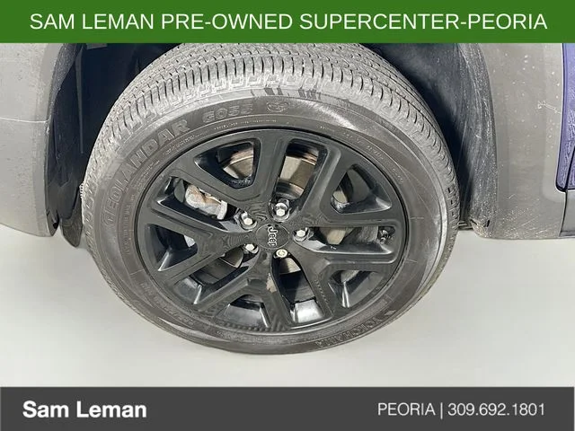 Used 2017 Blue Jeep Latitude image 28