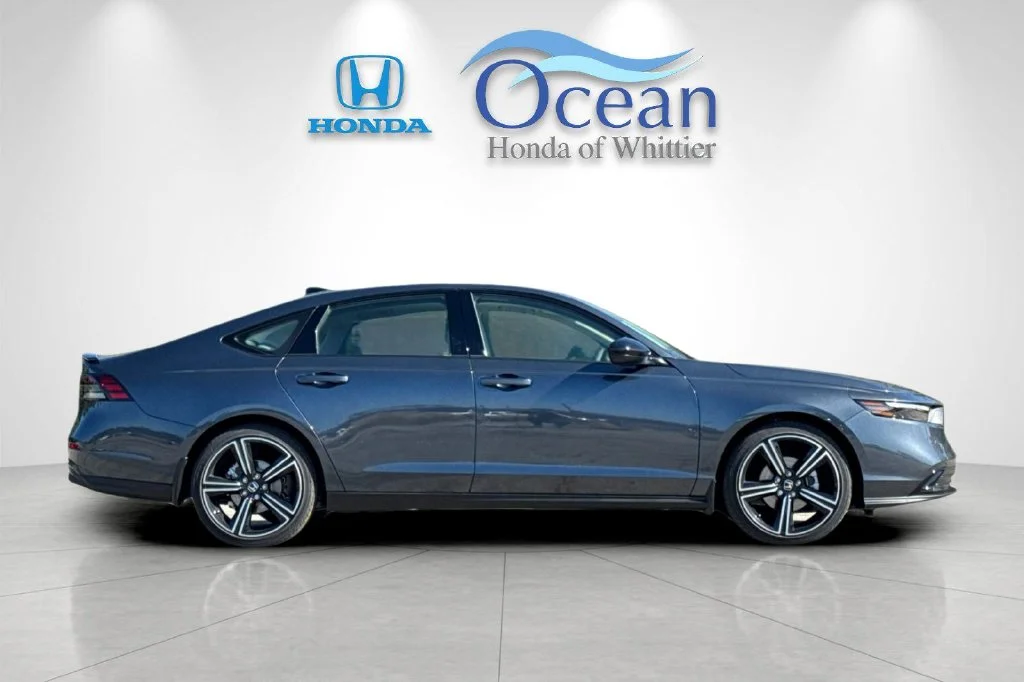 New 2026 Meteorite Gray Metallic Honda SE image 3