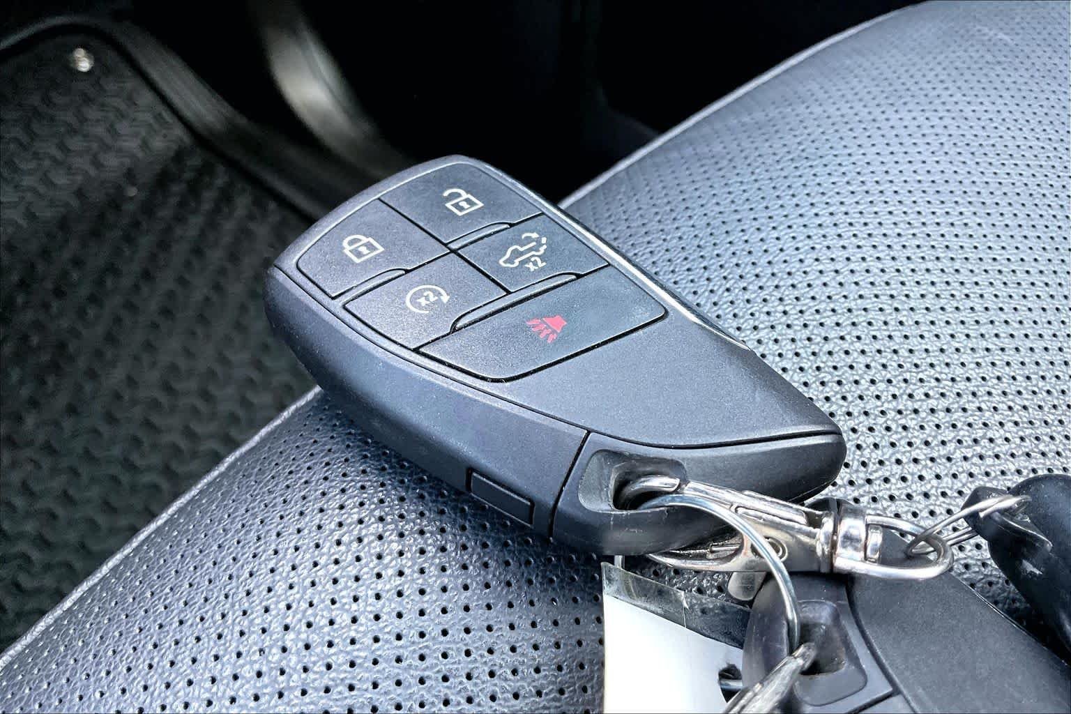 Used 2023 Sterling Metallic GMC AT4 image 15