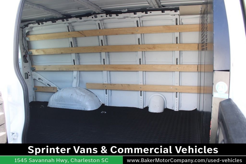 2023 GMC Savana Cargo Work Van - Photo 18