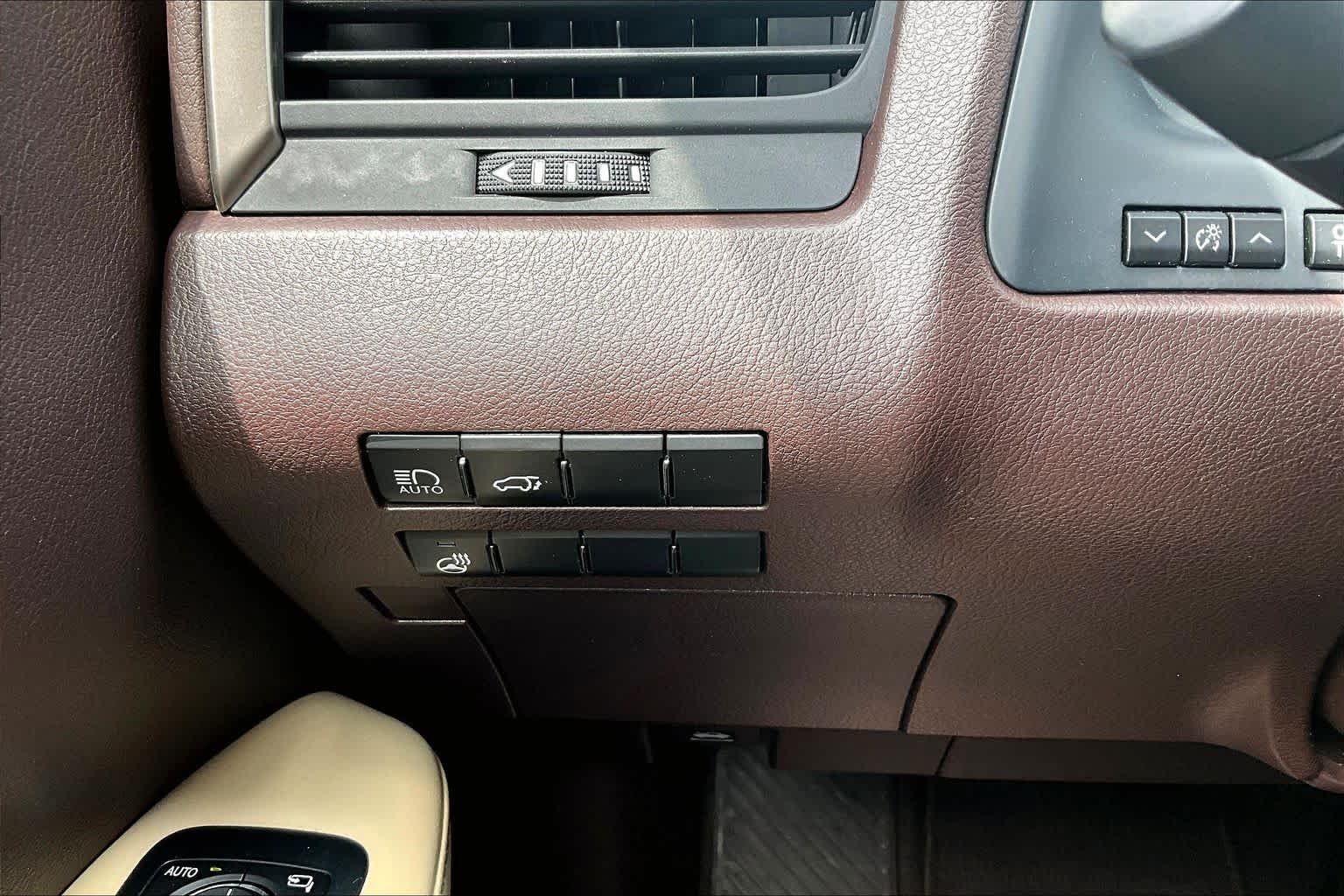 Used 2019 Eminent White Pearl Lexus Premium image 34