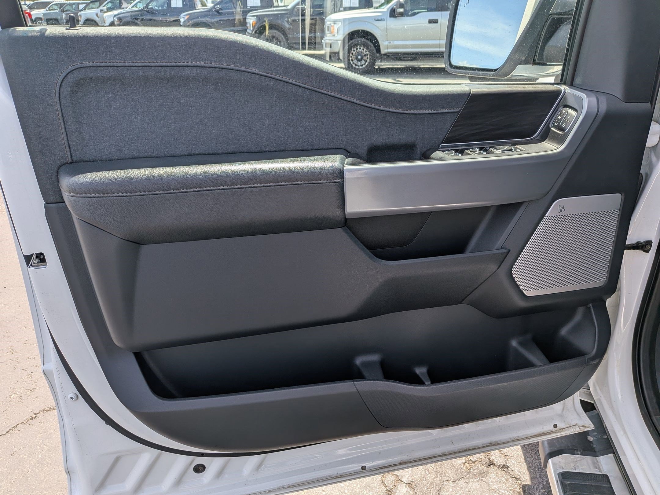 Certified Used 2024 Oxford White Ford LARIAT image 12