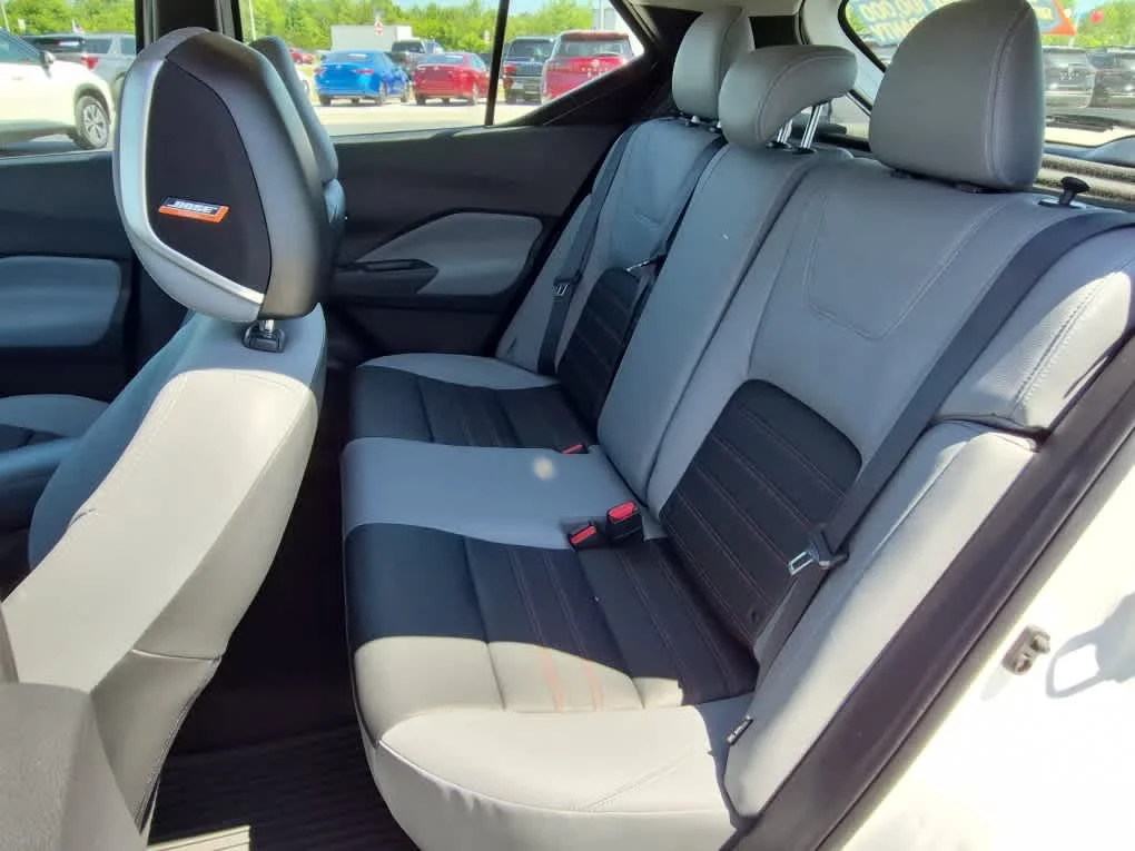 Certified Used 2023 Aspen White Tricoat/Super Black Nissan SR image 7