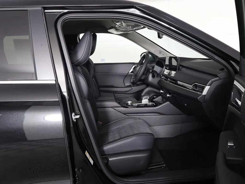 New 2026 Black Mitsubishi SE image 29