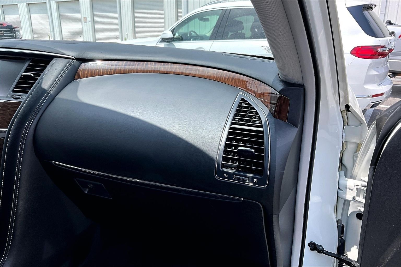 Used 2019 Pearl White Nissan Platinum image 24