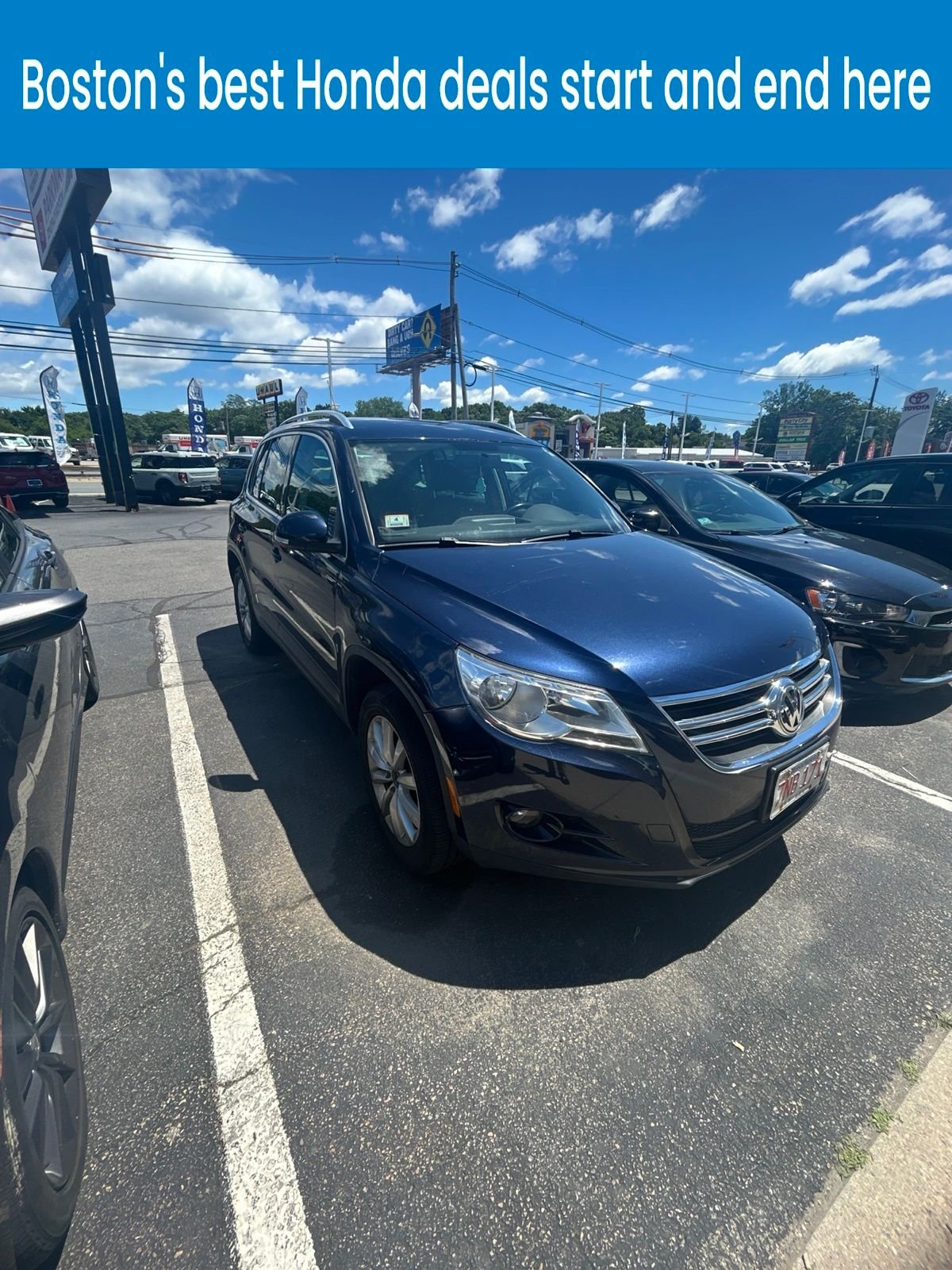 Used 2011  Volkswagen SE image 1