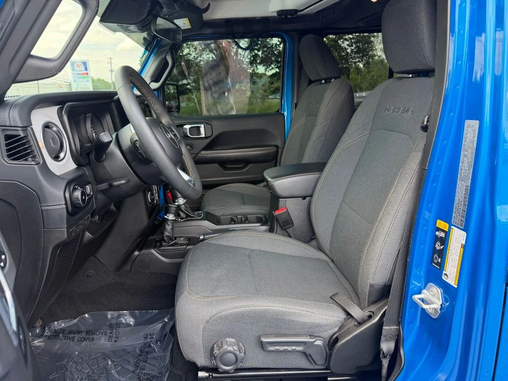 Used 2024 Blue Jeep Sahara image 11