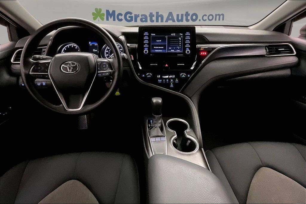Used 2022 White Toyota LE image 20